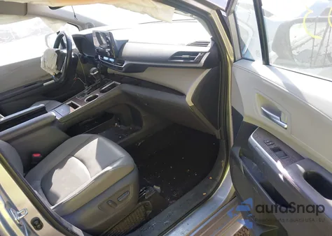 2021 Toyota Sienna Xle z USA, uszkodzony, nr VIN 5TDJRKEC3MS037460